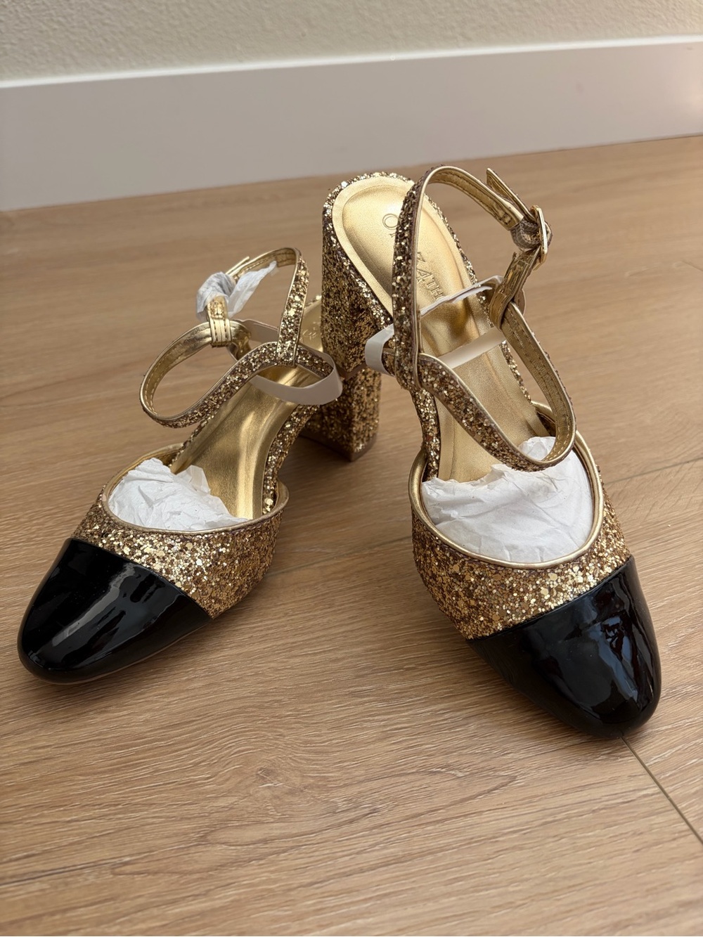 NIB On 34th Gold Glitter Block Heel Mary Jane with Black Patent Toe Dotti Sz 6.5 - Picture 6 of 7